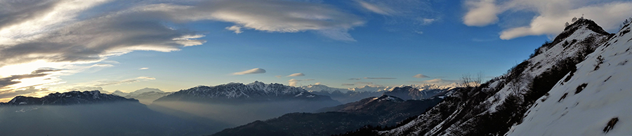 Scendendo dal Monte Gioco alla Forcella di Spettino vista panoramica verso la Val Brembana
